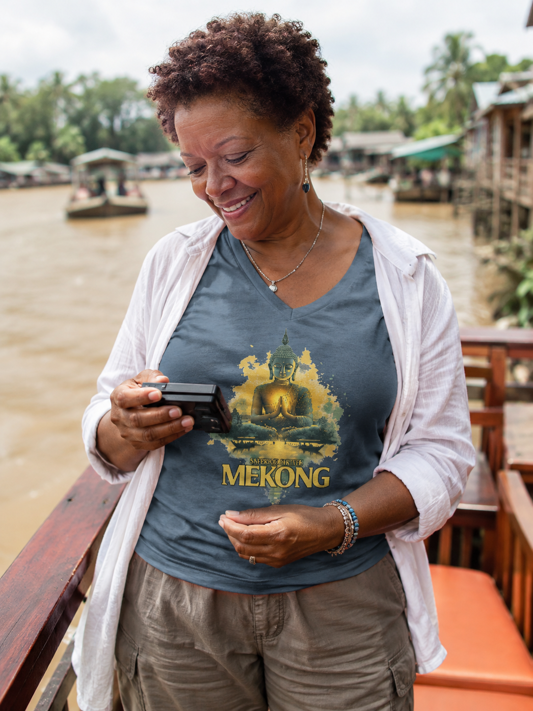 Mekong Women’s relaxed v-neck t-shirt